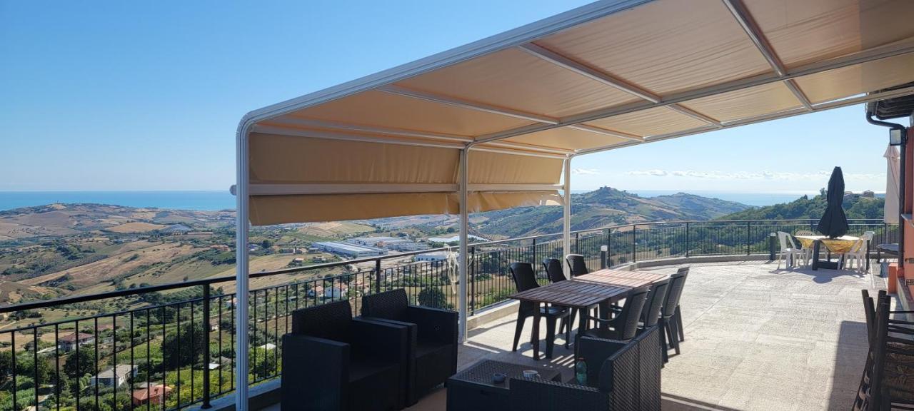 Bed and Breakfast La Terrazza Motta à Atri Extérieur photo